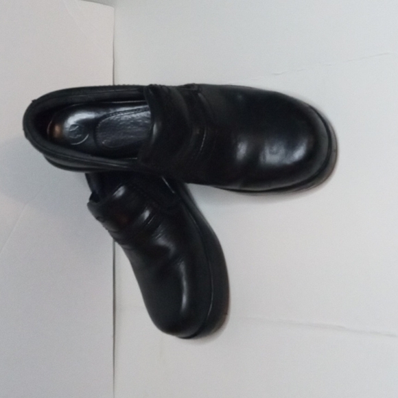 Ariat Leather Slip on Shoes US 8C, Black, Slip resistant, non marking. pre-owned - Picture 1 of 11